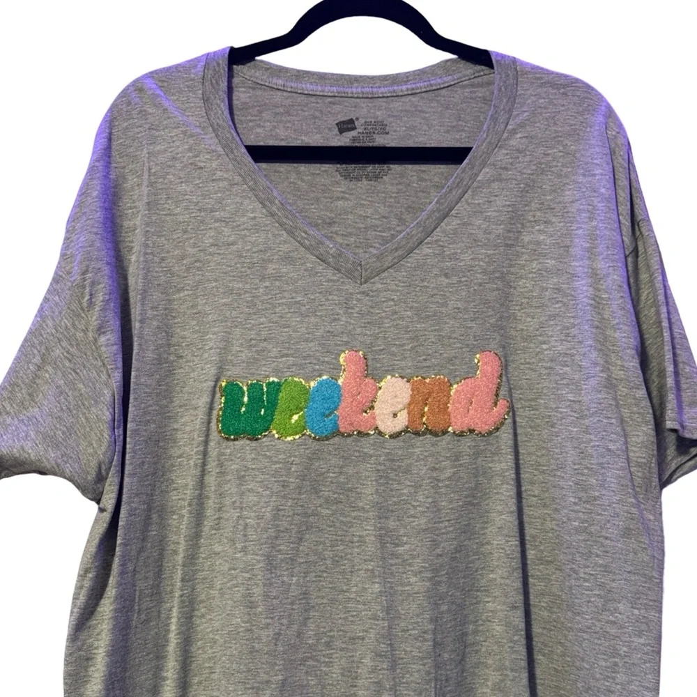 Heather Gray V-Neck T-Shirt With “Weekend” Size XL - Picture 4 of 8